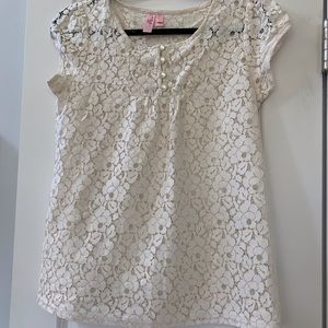 Floral Lace Top with scoop neck, cap sleeves and pearl-like buttons - size L